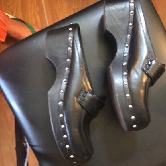 Size 8.5 xhilaration Clogs - Picture 5 of 5